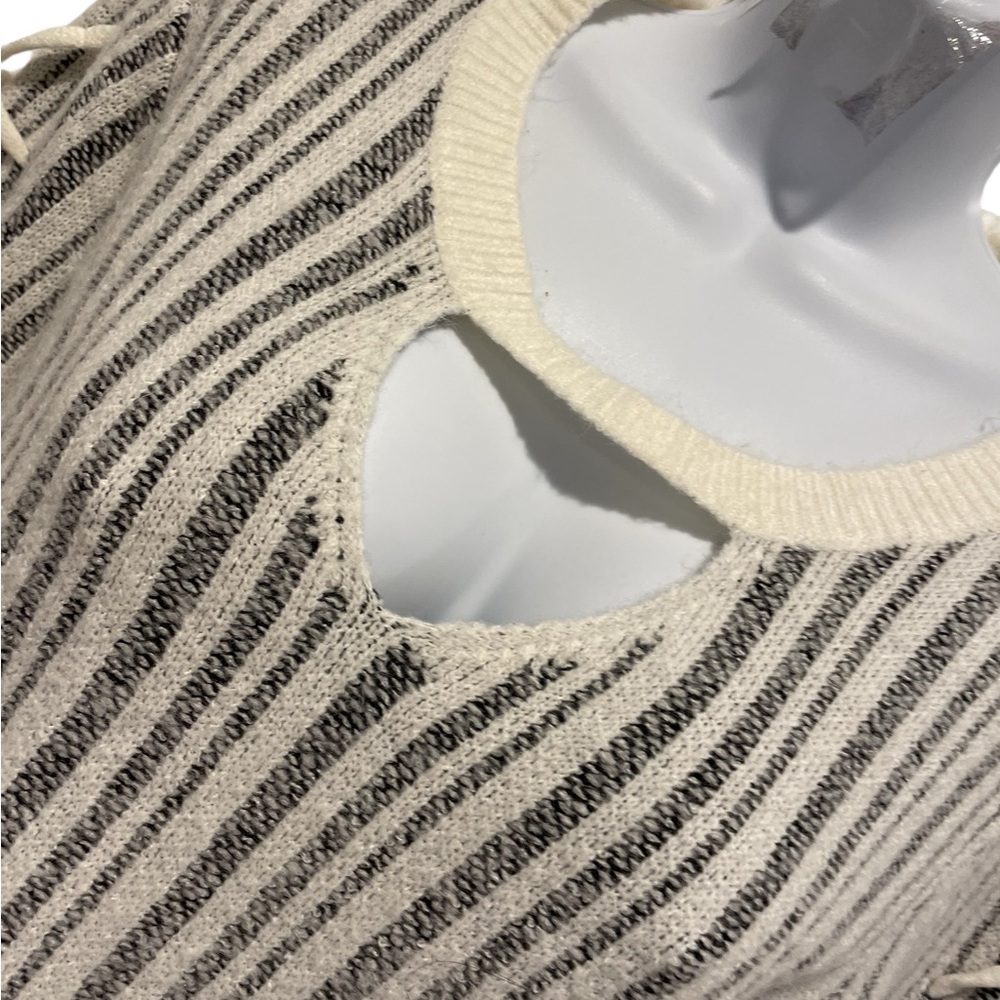 ROCK & REPUBLIC Women’s Striped Long Sleeve Sweater Size Medium - Picture 6 of 15